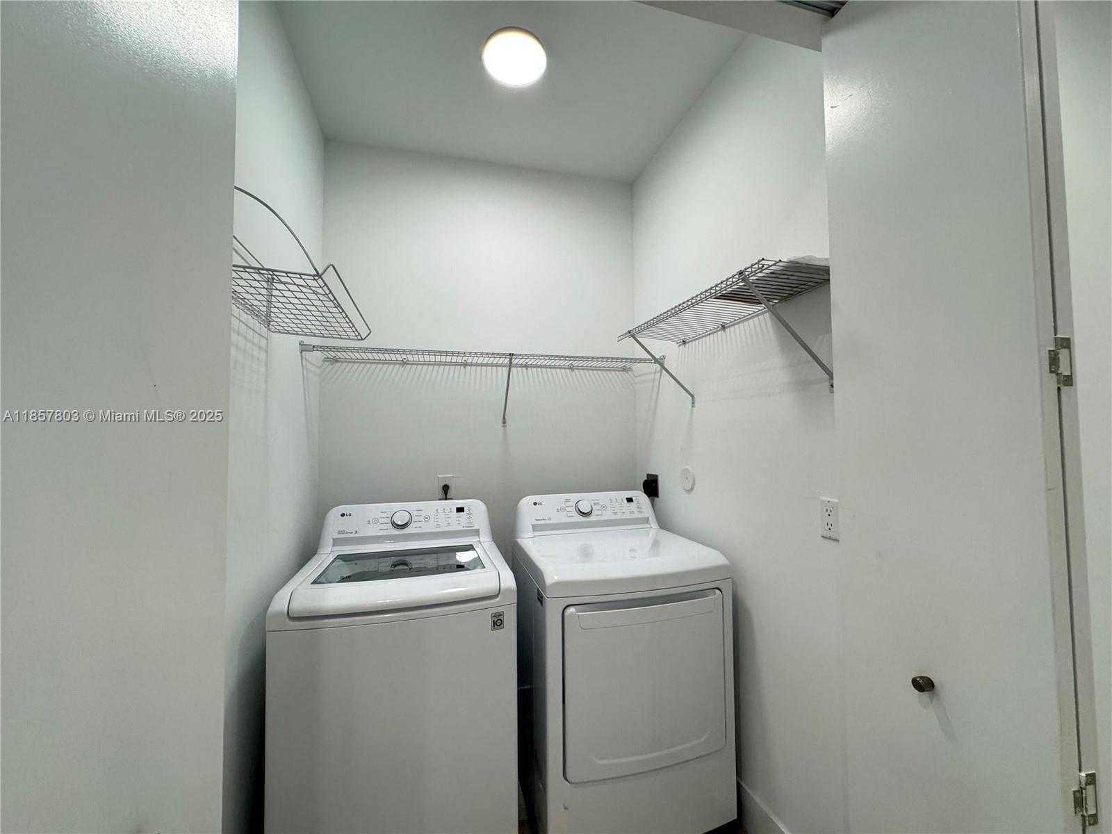Small Image of 2933 SOUTH WEST 27TH TER, Miami Number 26