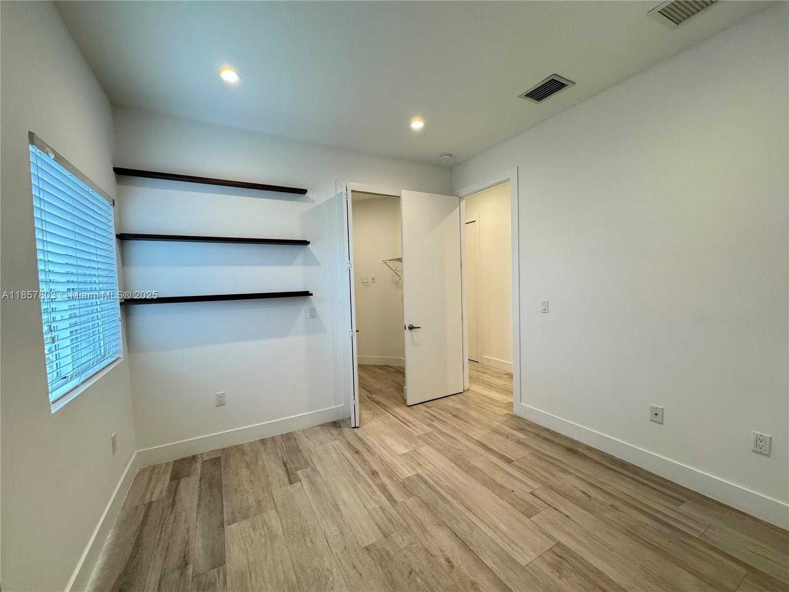 Small Image of 2933 SOUTH WEST 27TH TER, Miami Number 28