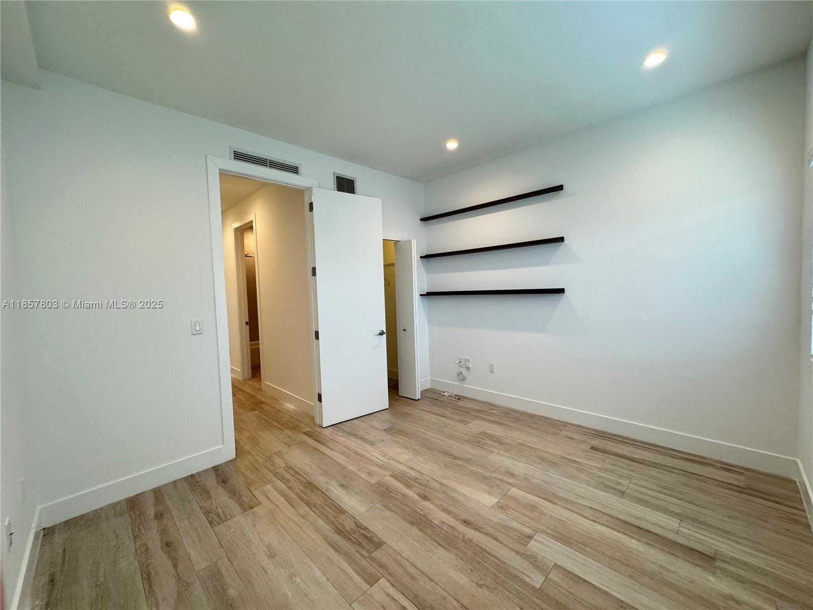 Small Image of 2933 SOUTH WEST 27TH TER, Miami Number 31