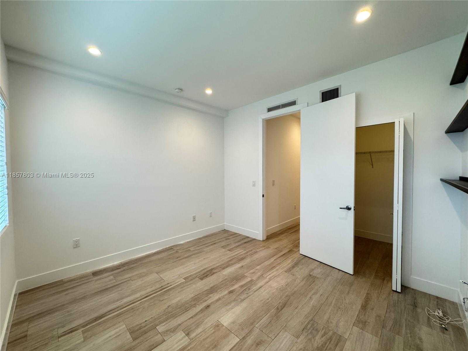 Small Image of 2933 SOUTH WEST 27TH TER, Miami Number 32