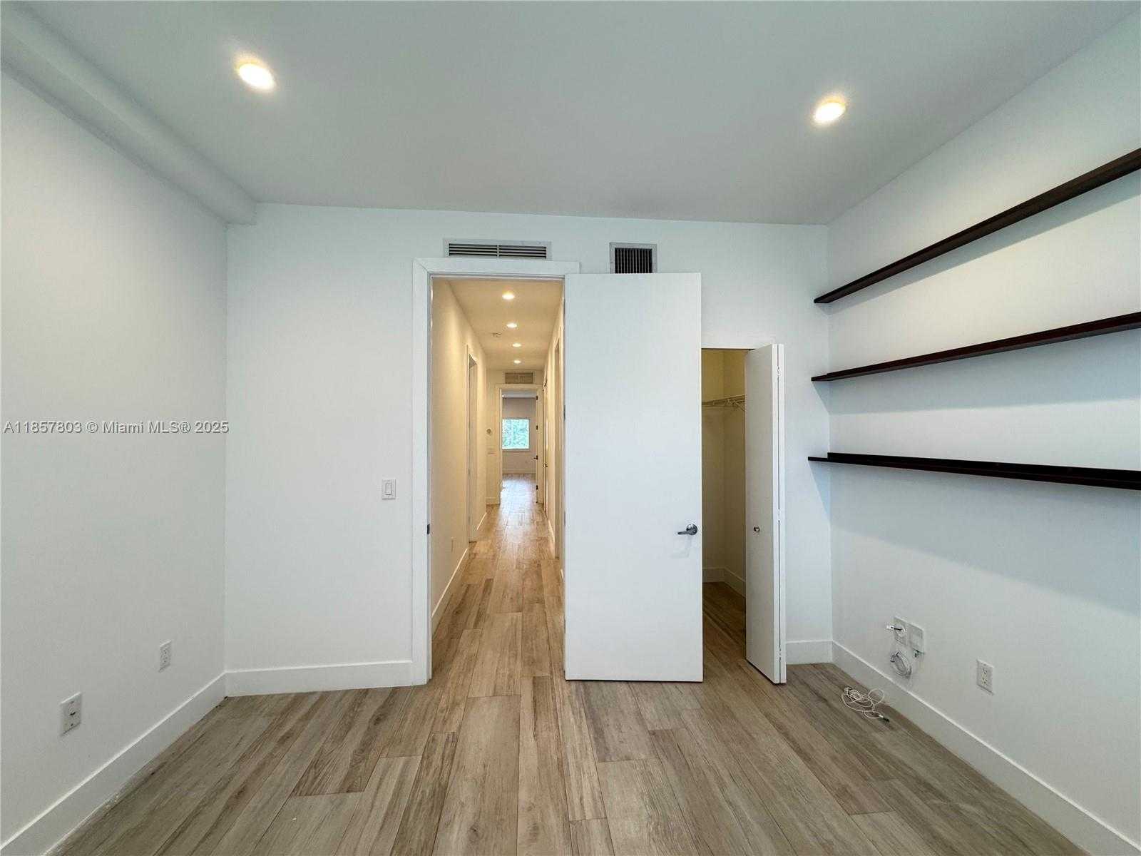 Small Image of 2933 SOUTH WEST 27TH TER, Miami Number 34