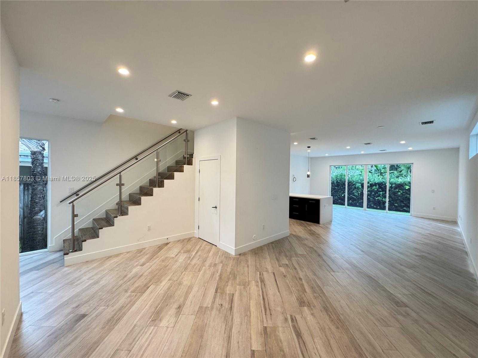 Small Image of 2933 SOUTH WEST 27TH TER, Miami Number 6