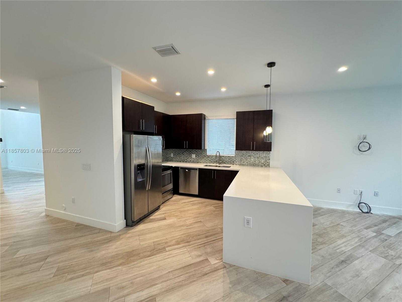 Small Image of 2933 SOUTH WEST 27TH TER, Miami Number 8
