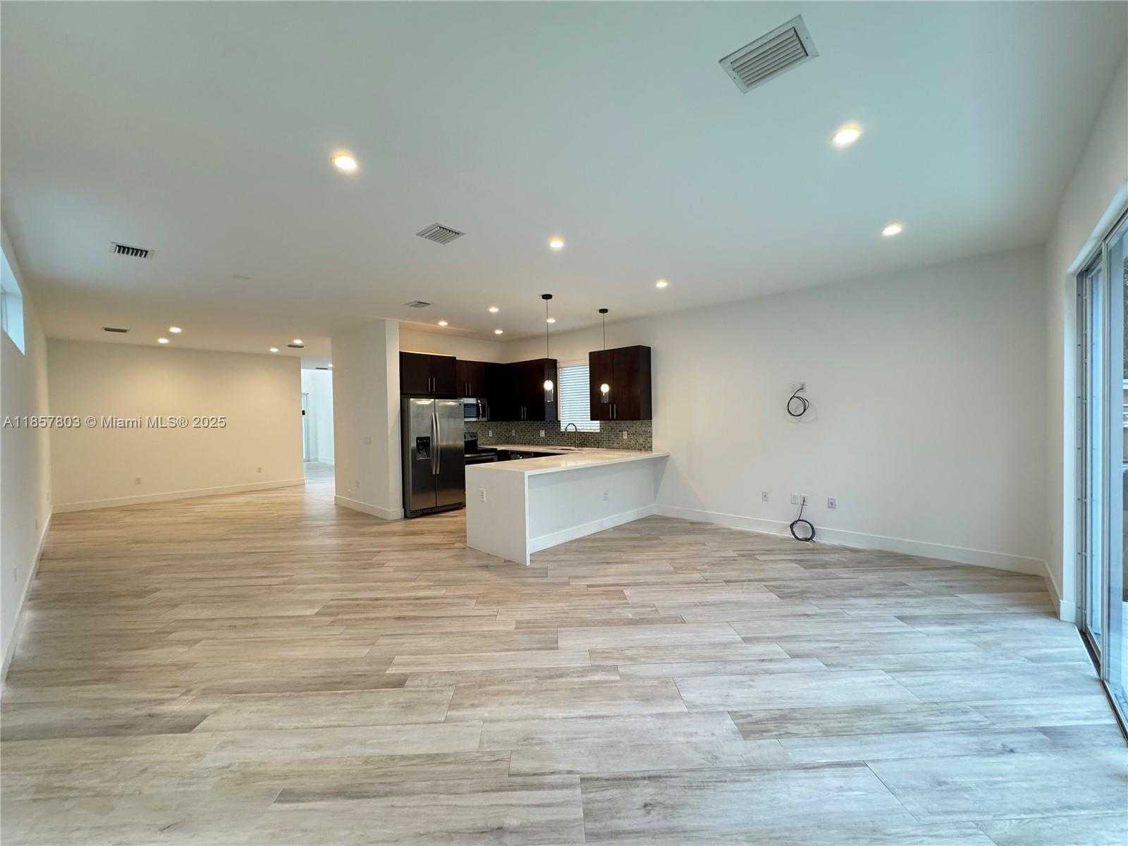 Small Image of 2933 SOUTH WEST 27TH TER, Miami Number 9