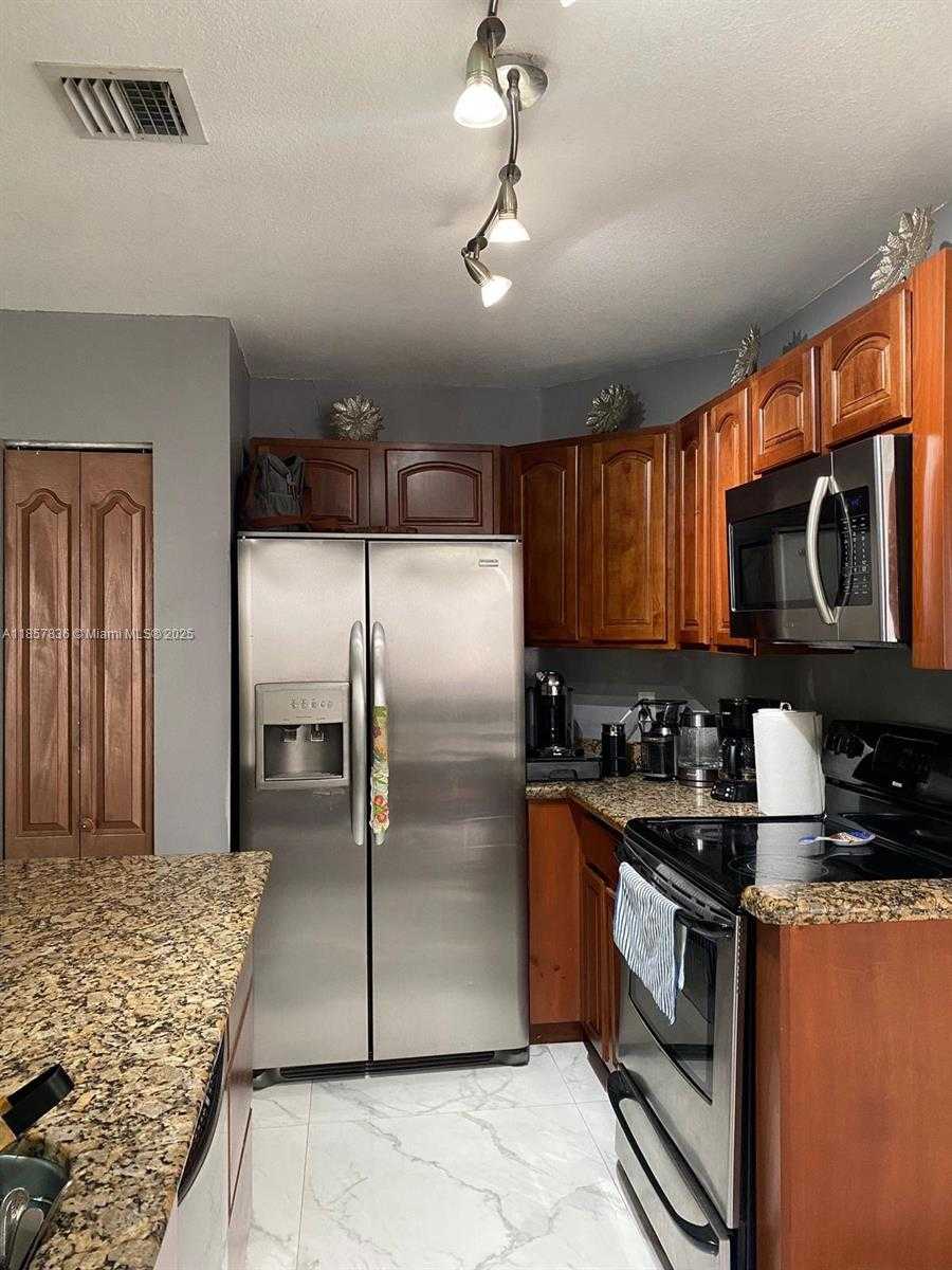 Small Image of 9051 SOUTH WEST 215TH TER, Cutler Bay Number 11