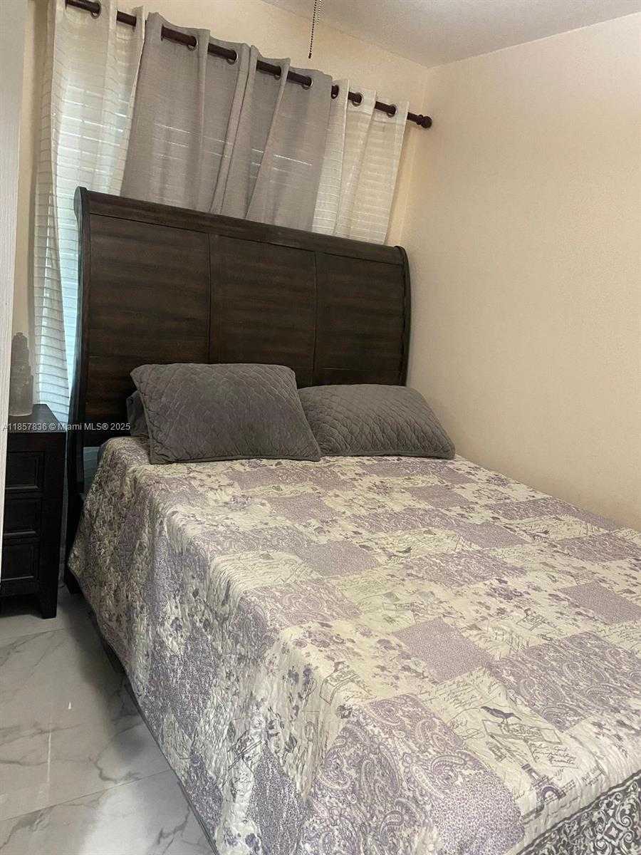 Small Image of 9051 SOUTH WEST 215TH TER, Cutler Bay Number 15