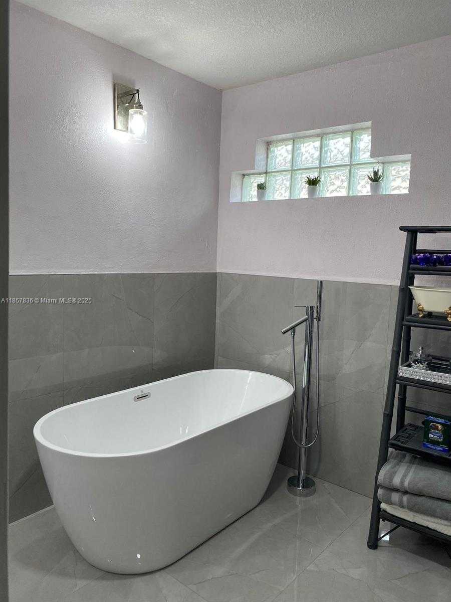 Small Image of 9051 SOUTH WEST 215TH TER, Cutler Bay Number 16