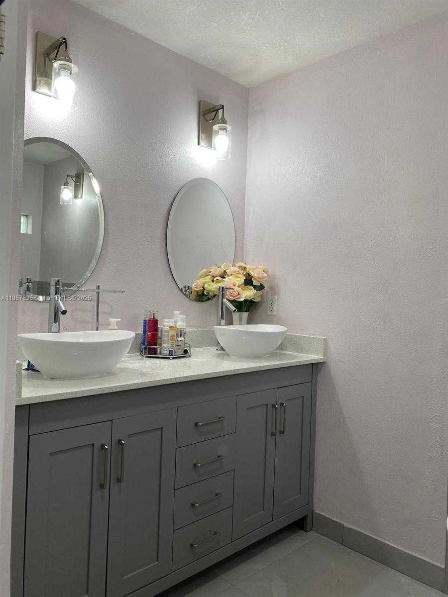 Small Image of 9051 SOUTH WEST 215TH TER, Cutler Bay Number 18