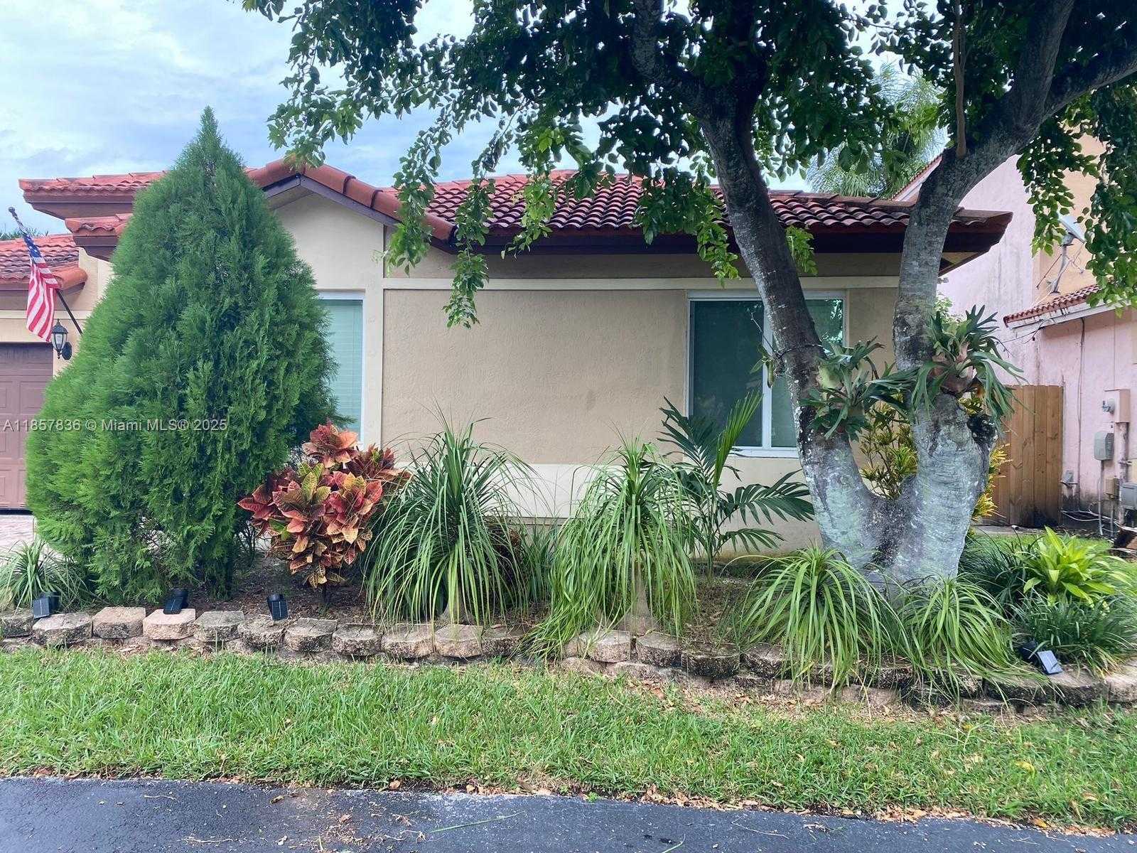 Small Image of 9051 SOUTH WEST 215TH TER, Cutler Bay Number 2