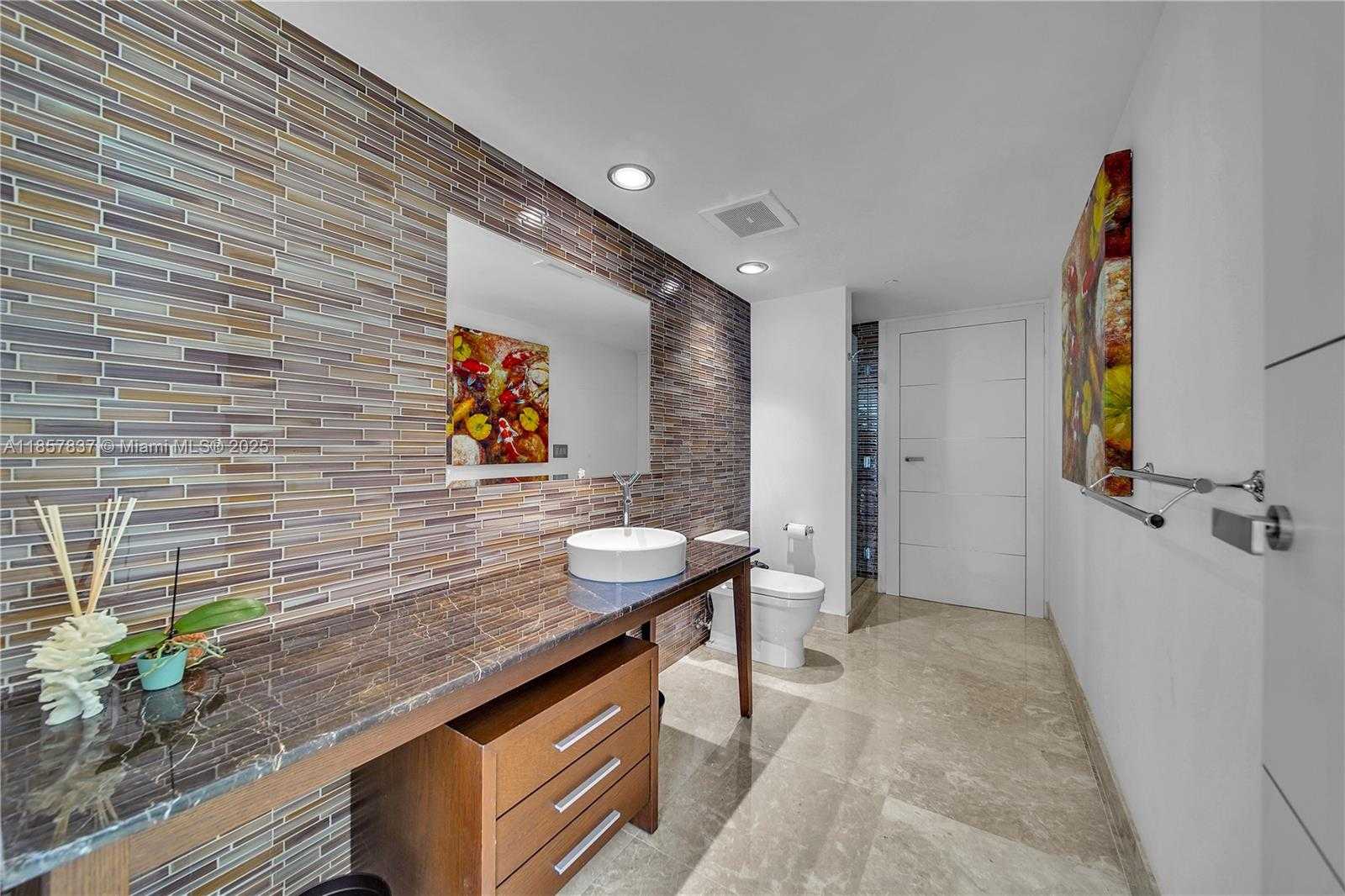 Small Image of 495 BRICKELL AVE #5302, Miami Number 17