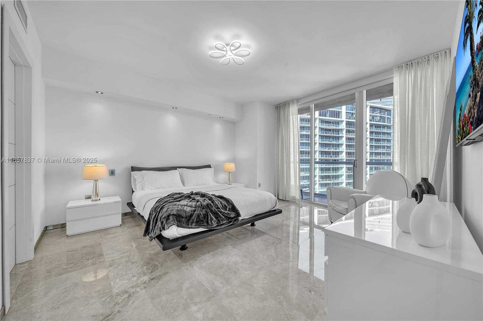 Small Image of 495 BRICKELL AVE #5302, Miami Number 18