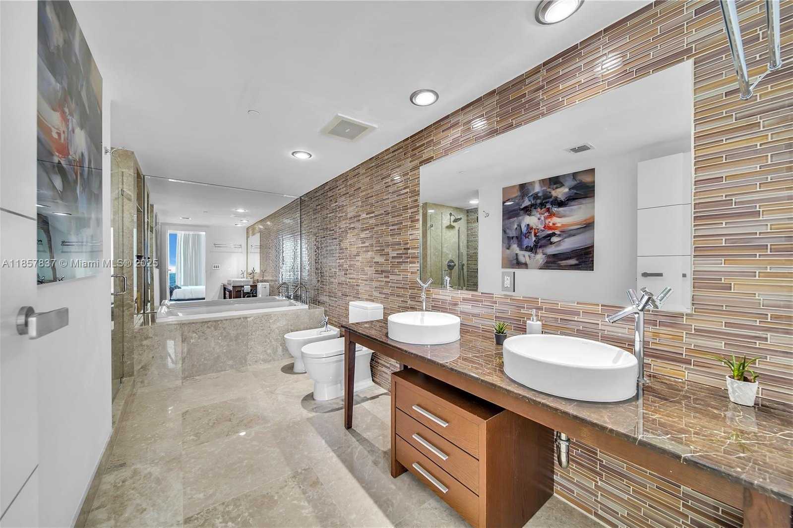 Small Image of 495 BRICKELL AVE #5302, Miami Number 20
