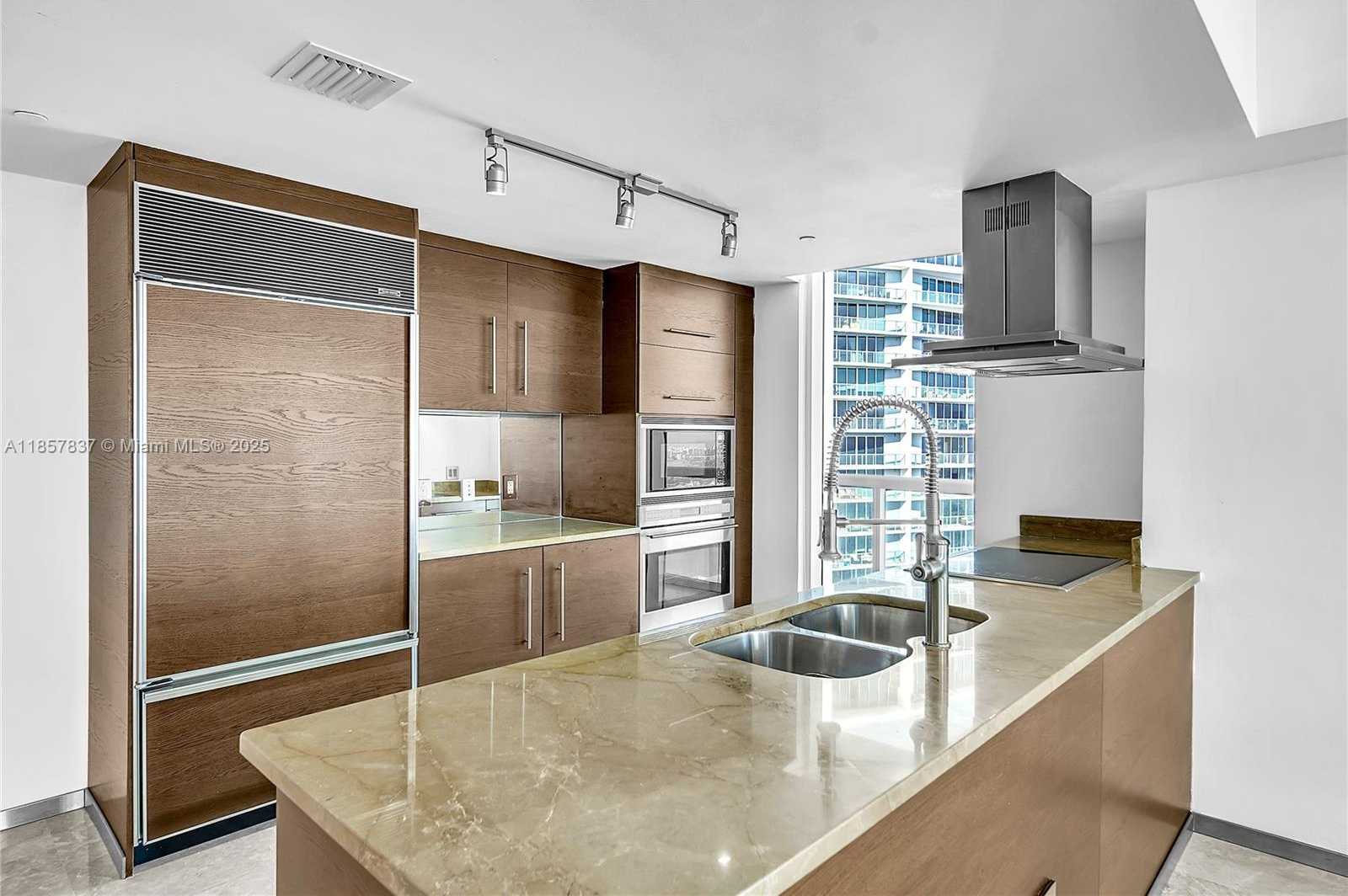 Small Image of 495 BRICKELL AVE #5302, Miami Number 6