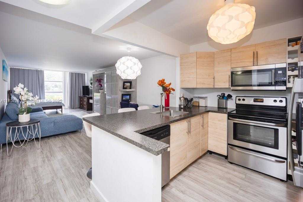 Small Image of 501 THREE ISLANDS BLVD #117, Hallandale Beach Number 11
