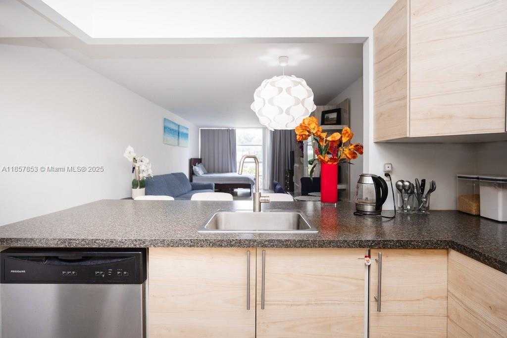 Small Image of 501 THREE ISLANDS BLVD #117, Hallandale Beach Number 13