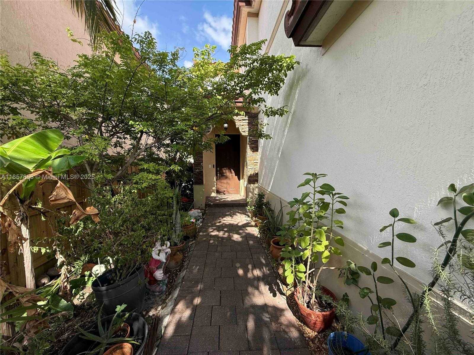 Small Image of 698 SOUTH EAST 34TH TER, Homestead Number 2