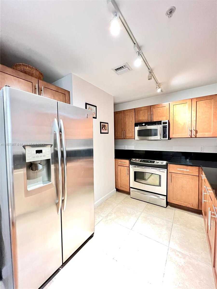 Small Image of 8390 SOUTH WEST 72ND AVE #521, Miami Number 8