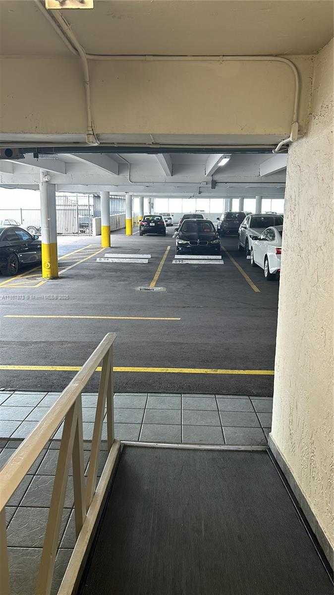 Small Image of 17021 NORTH BAY RD #427-4, Sunny Isles Beach Number 52
