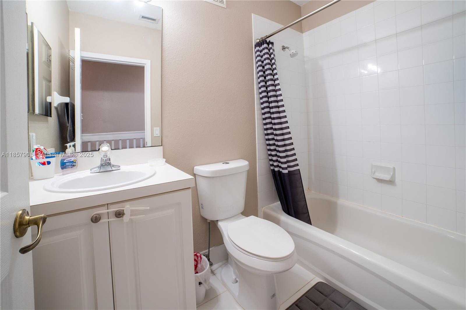 Small Image of 5580 NORTH WEST 107TH AVE #1204, Doral Number 20
