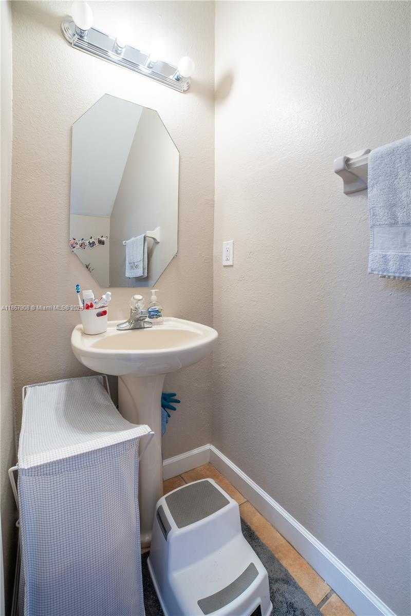 Small Image of 5580 NORTH WEST 107TH AVE #1204, Doral Number 23