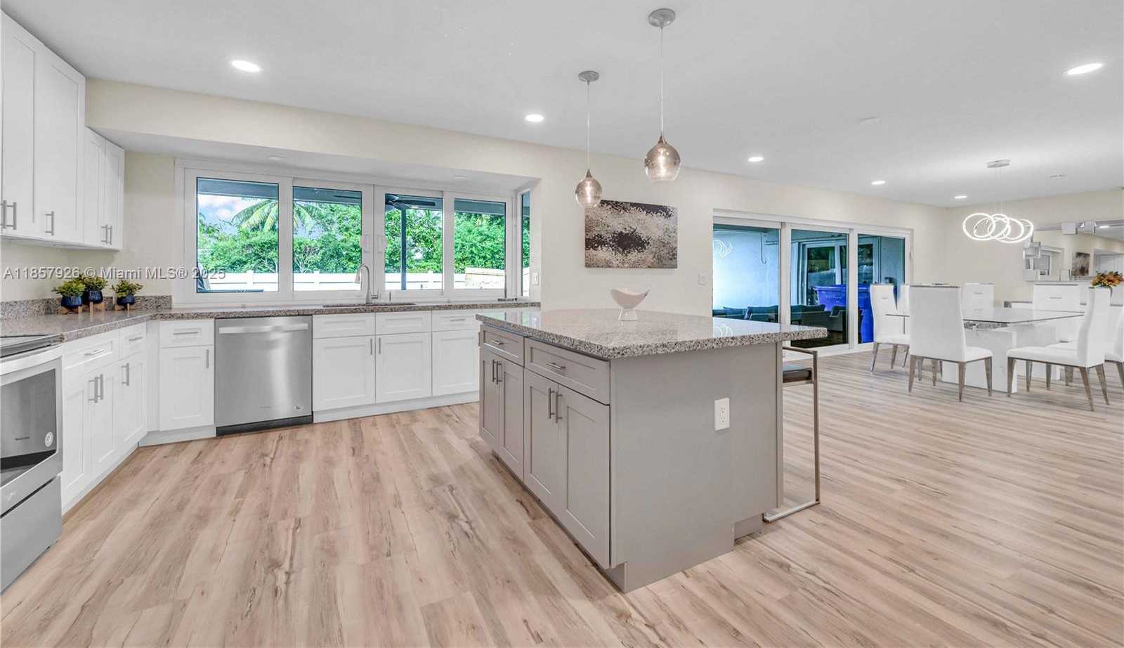 Small Image of 4901 WEST PARK RD, Hollywood Number 1