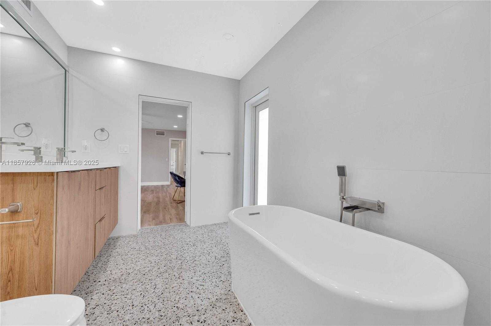 Small Image of 4901 WEST PARK RD, Hollywood Number 17