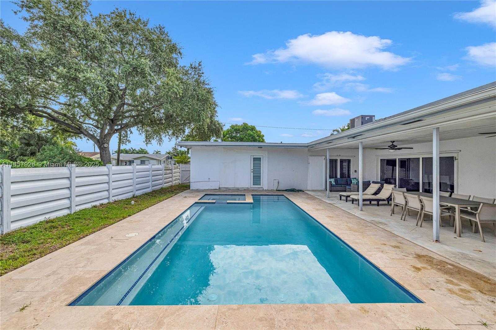 Small Image of 4901 WEST PARK RD, Hollywood Number 25