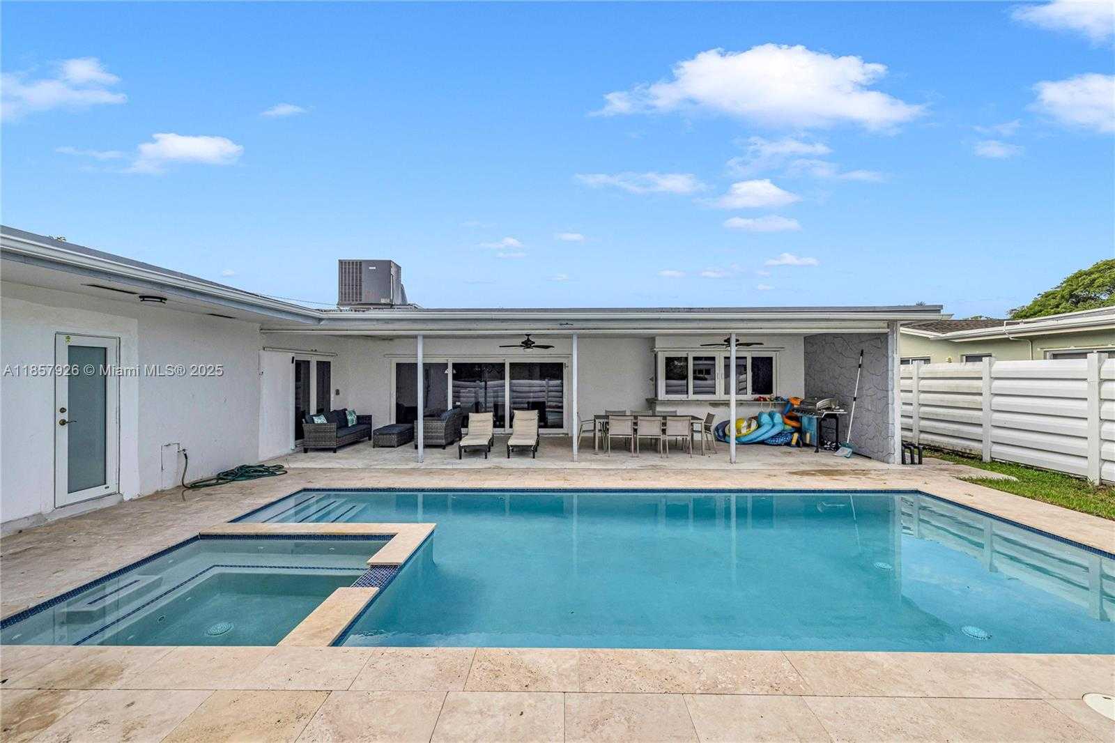 Small Image of 4901 WEST PARK RD, Hollywood Number 27