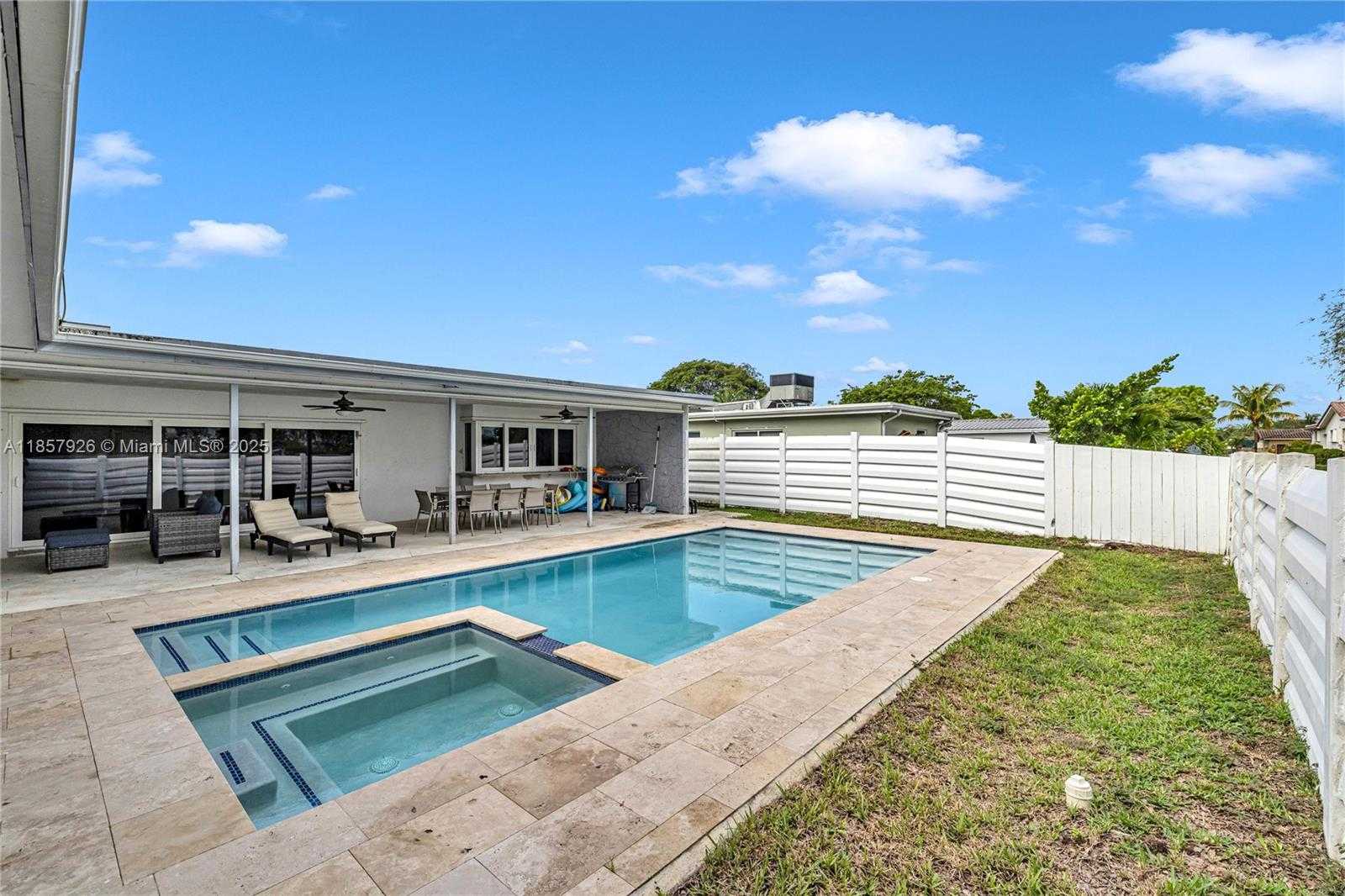 Small Image of 4901 WEST PARK RD, Hollywood Number 28