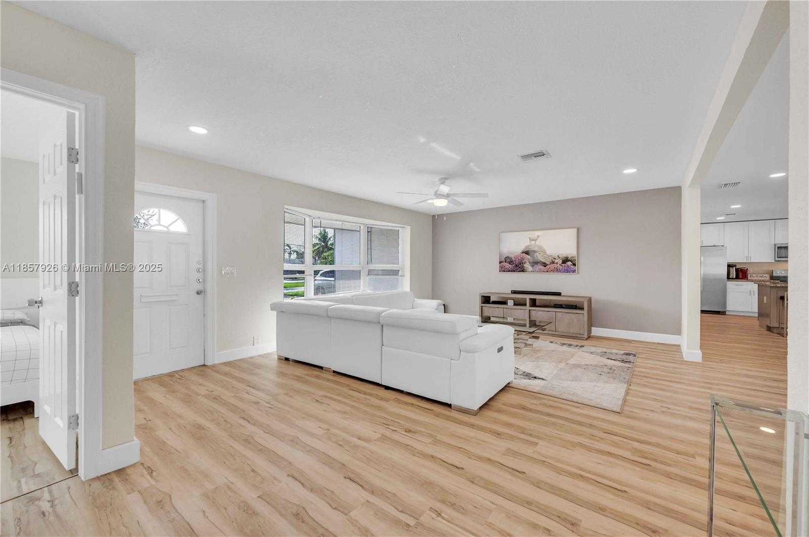 Small Image of 4901 WEST PARK RD, Hollywood Number 5