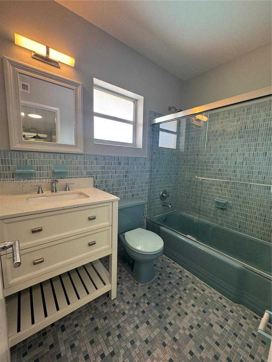 Small Image of 115 CALABRIA AVE #10, Coral Gables Number 11