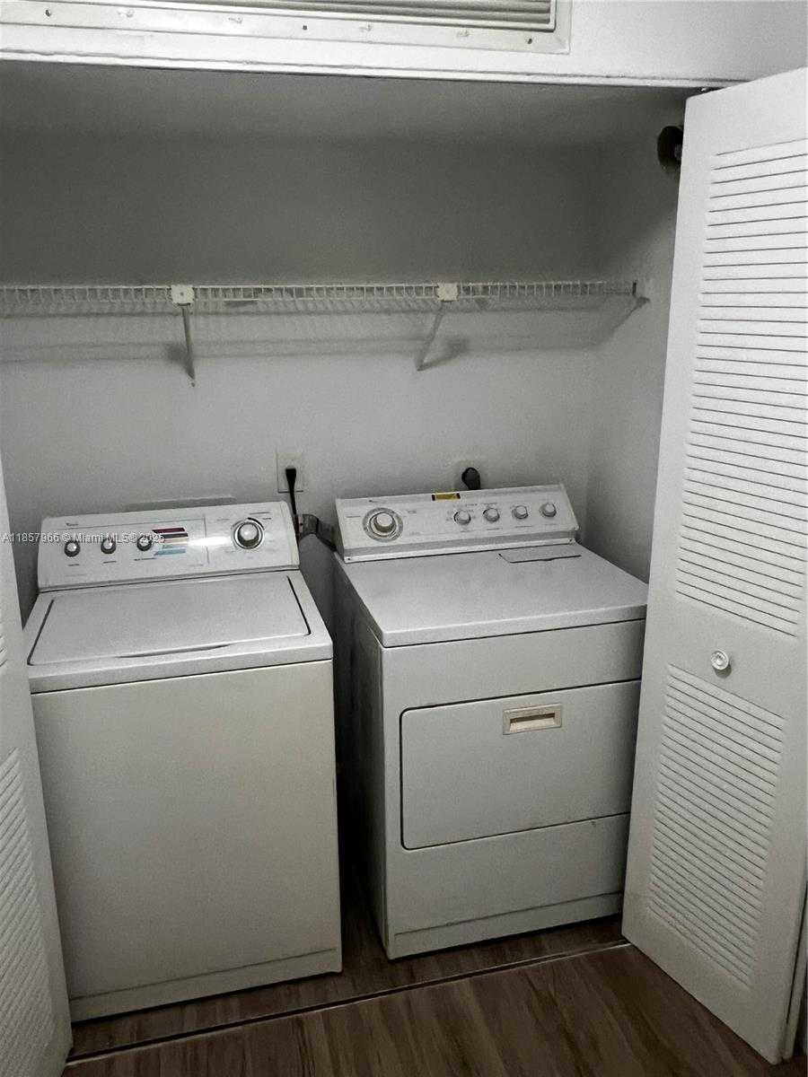 Small Image of 14368 SOUTH WEST 98TH TER, Miami Number 10