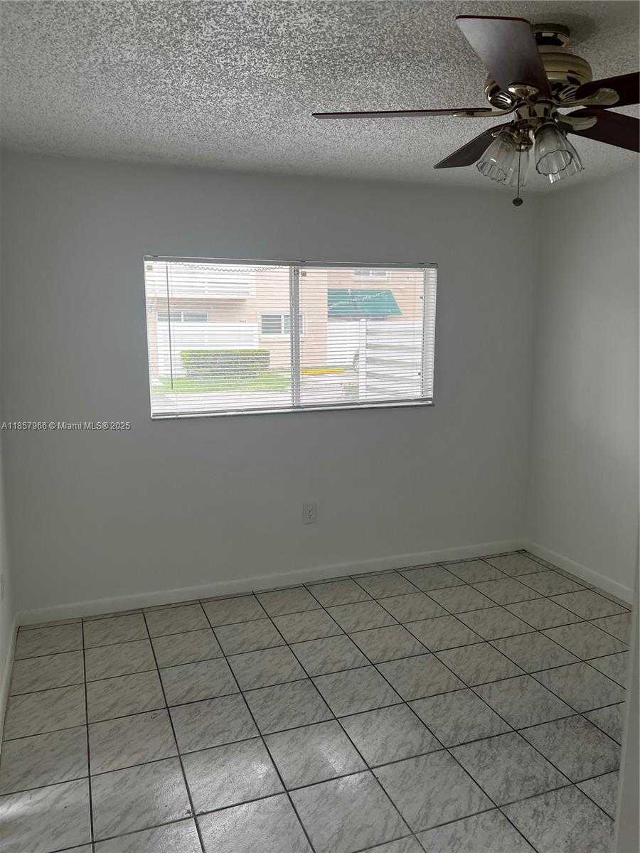 Small Image of 14368 SOUTH WEST 98TH TER, Miami Number 11