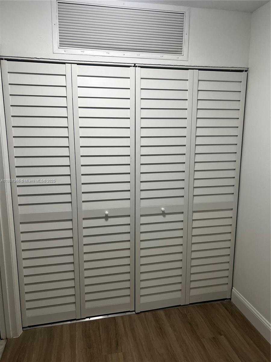 Small Image of 14368 SOUTH WEST 98TH TER, Miami Number 12