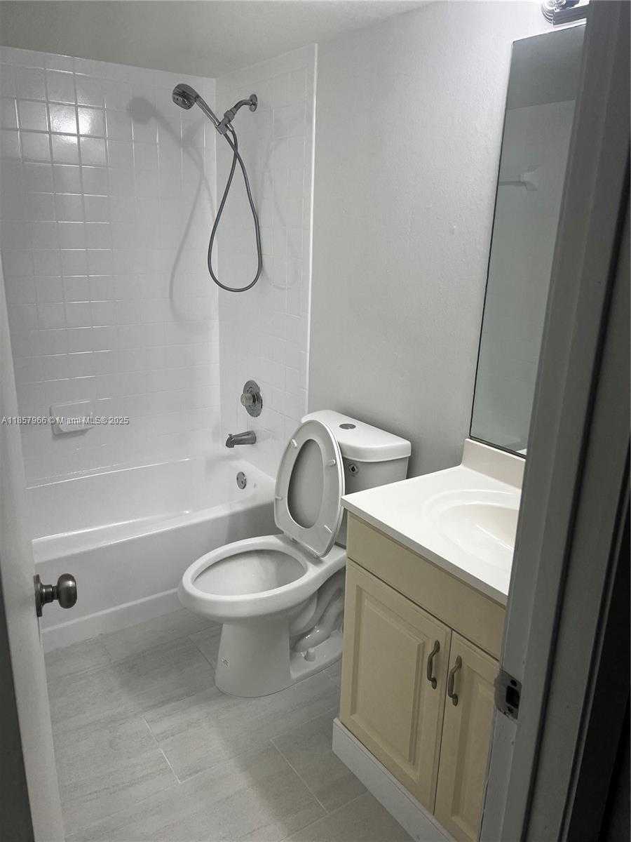 Small Image of 14368 SOUTH WEST 98TH TER, Miami Number 15