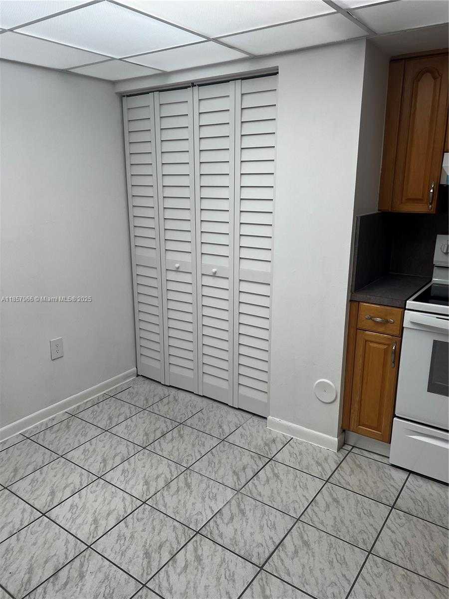 Small Image of 14368 SOUTH WEST 98TH TER, Miami Number 16