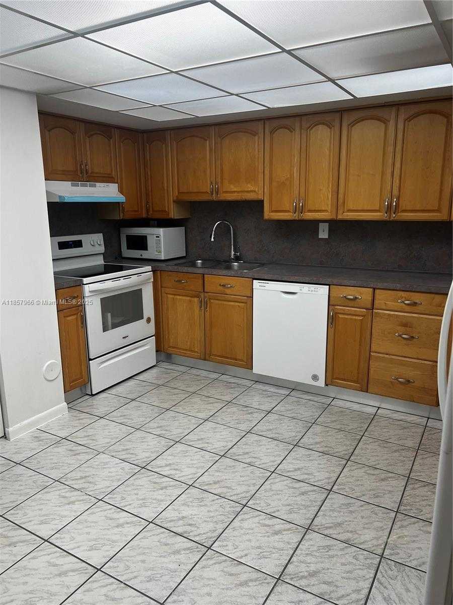 Small Image of 14368 SOUTH WEST 98TH TER, Miami Number 17