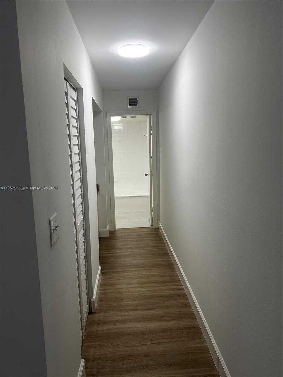 Small Image of 14368 SOUTH WEST 98TH TER, Miami Number 6