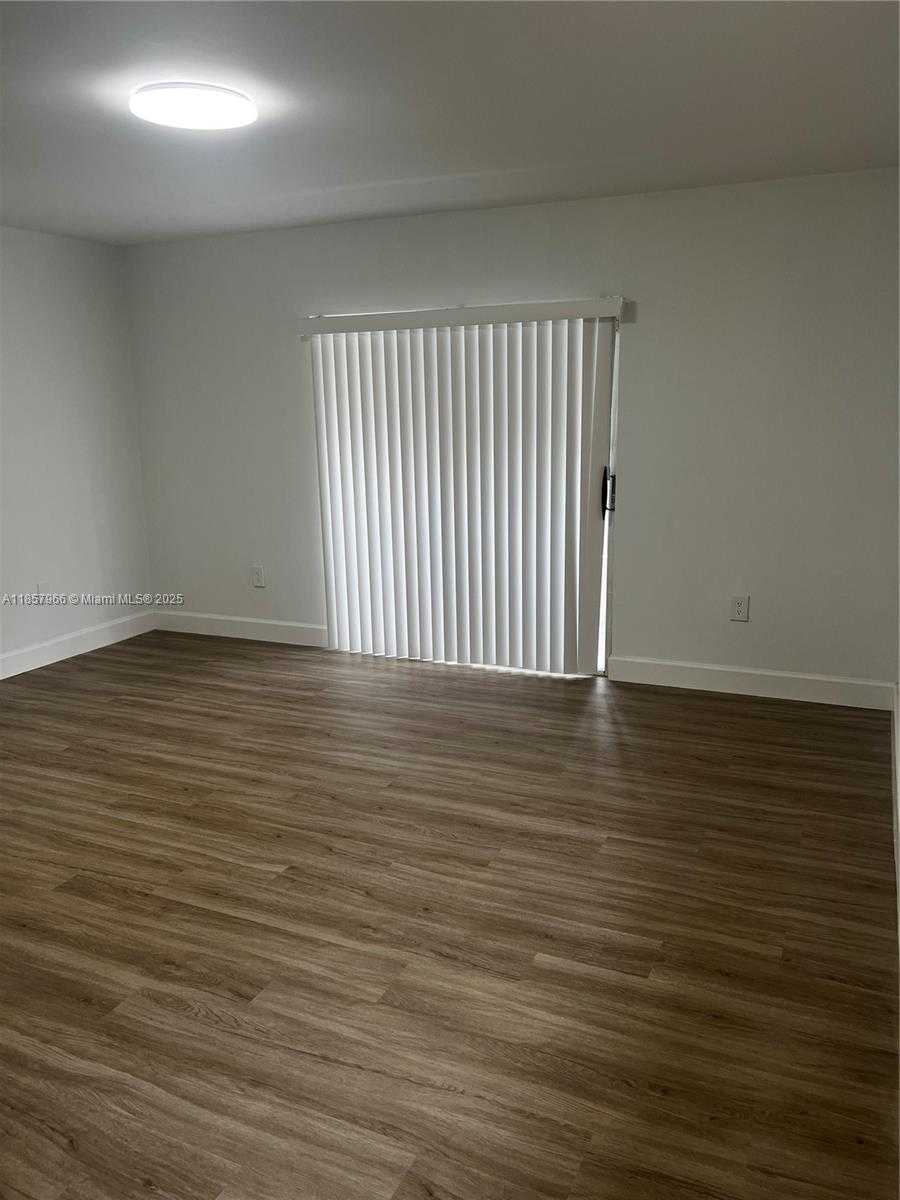 Small Image of 14368 SOUTH WEST 98TH TER, Miami Number 7