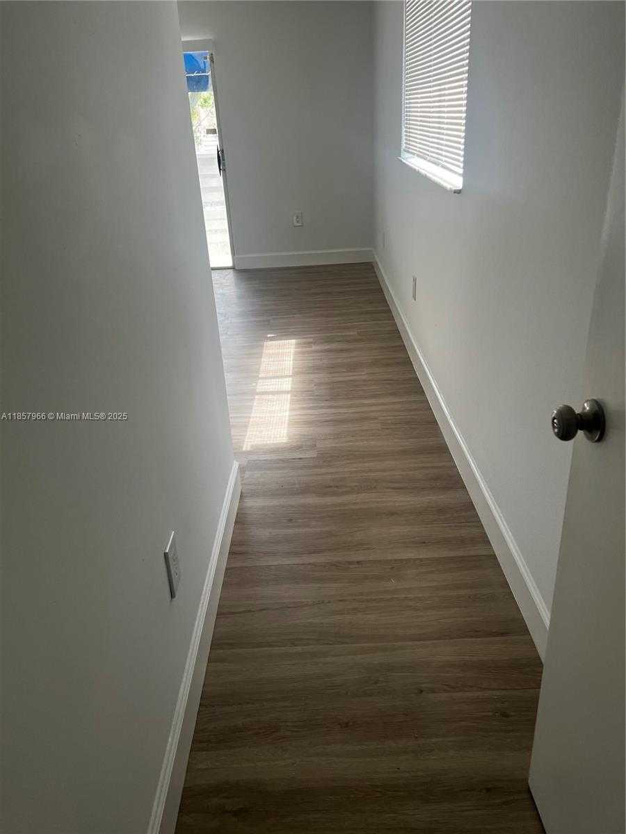 Small Image of 14368 SOUTH WEST 98TH TER, Miami Number 9