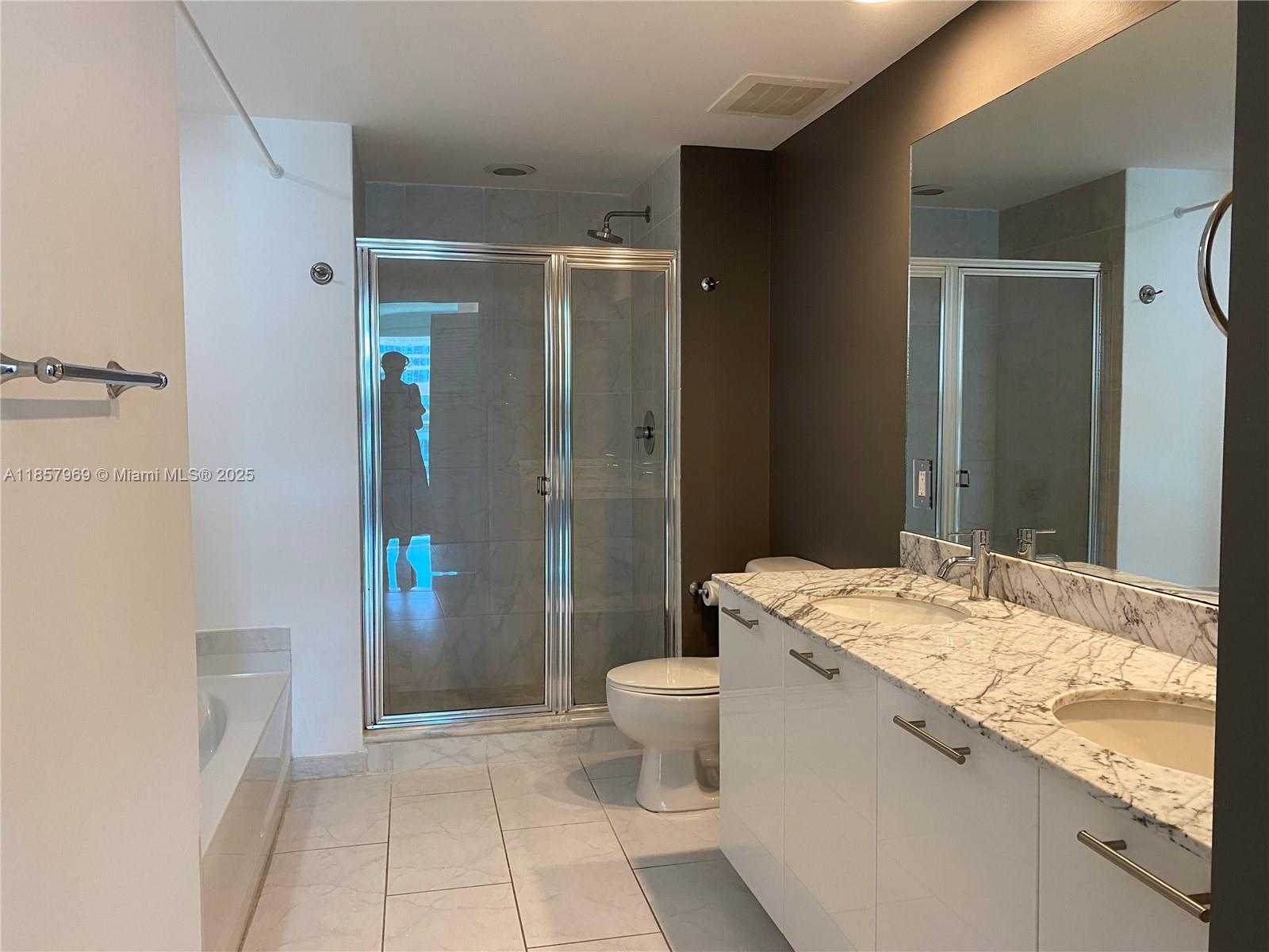 Small Image of 950 BRICKELL BAY DR #3804, Miami Number 12