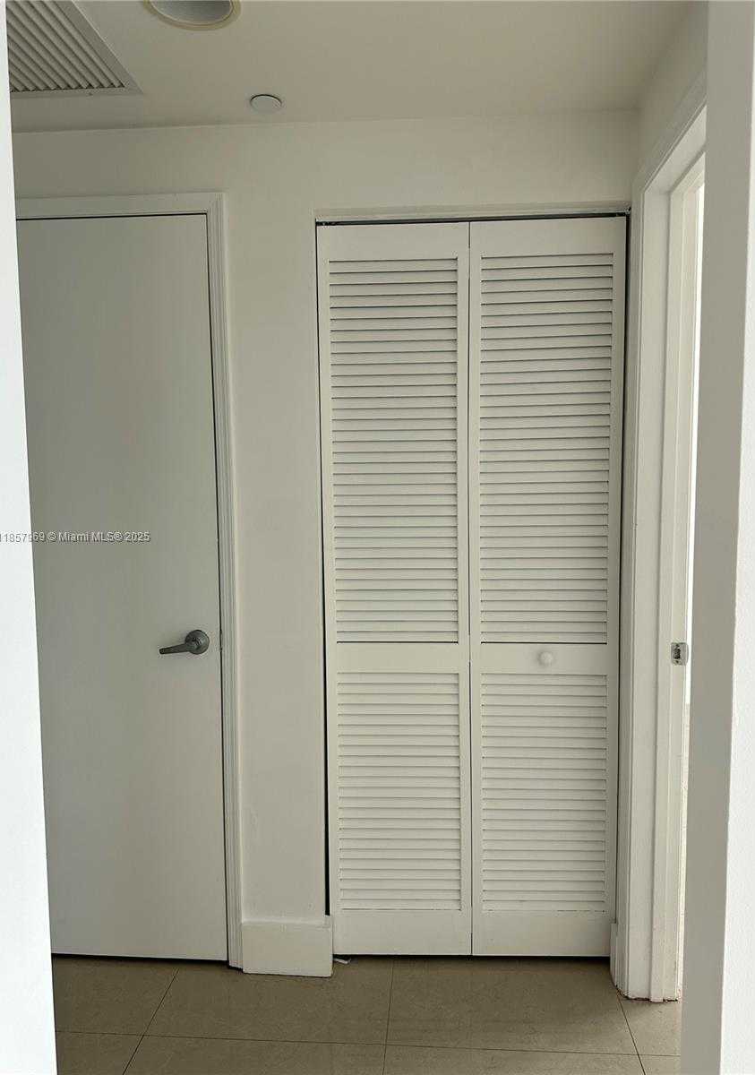 Small Image of 950 BRICKELL BAY DR #3804, Miami Number 24