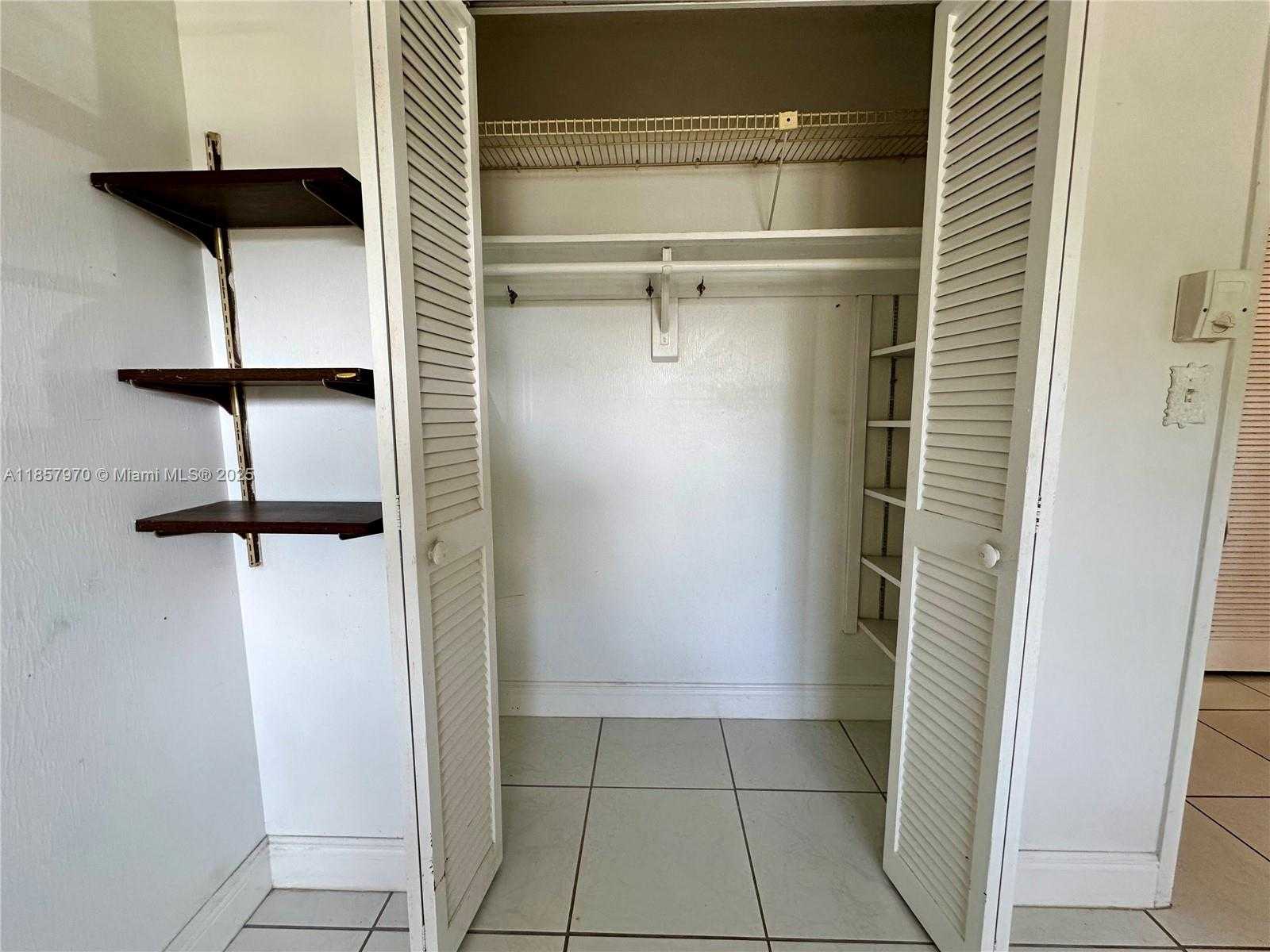 Small Image of 1750 NORTH EAST 191ST ST #105-1, Miami Number 11