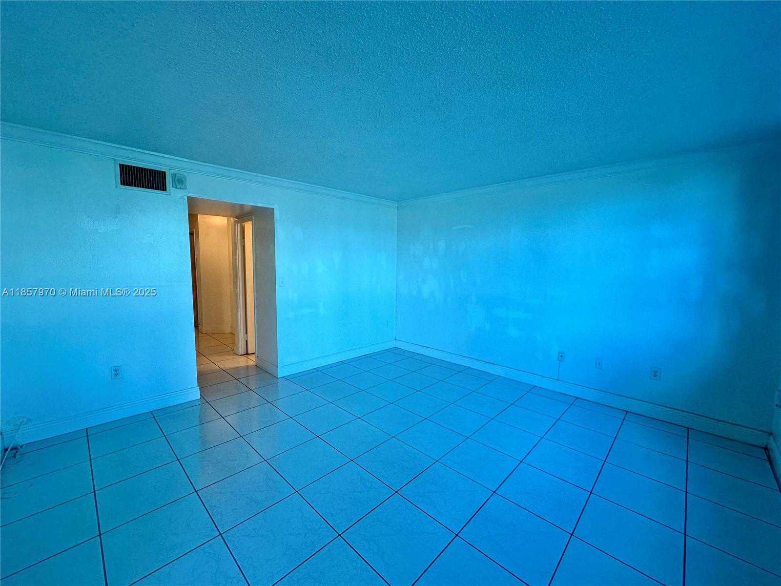 Small Image of 1750 NORTH EAST 191ST ST #105-1, Miami Number 13