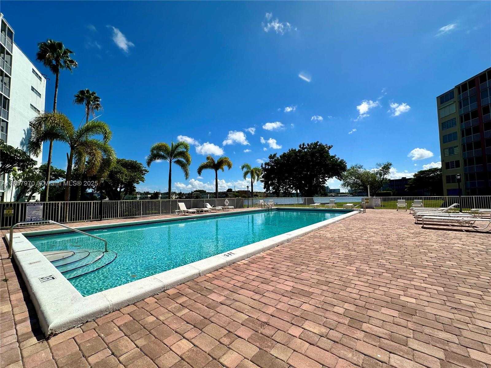 Small Image of 1750 NORTH EAST 191ST ST #105-1, Miami Number 21