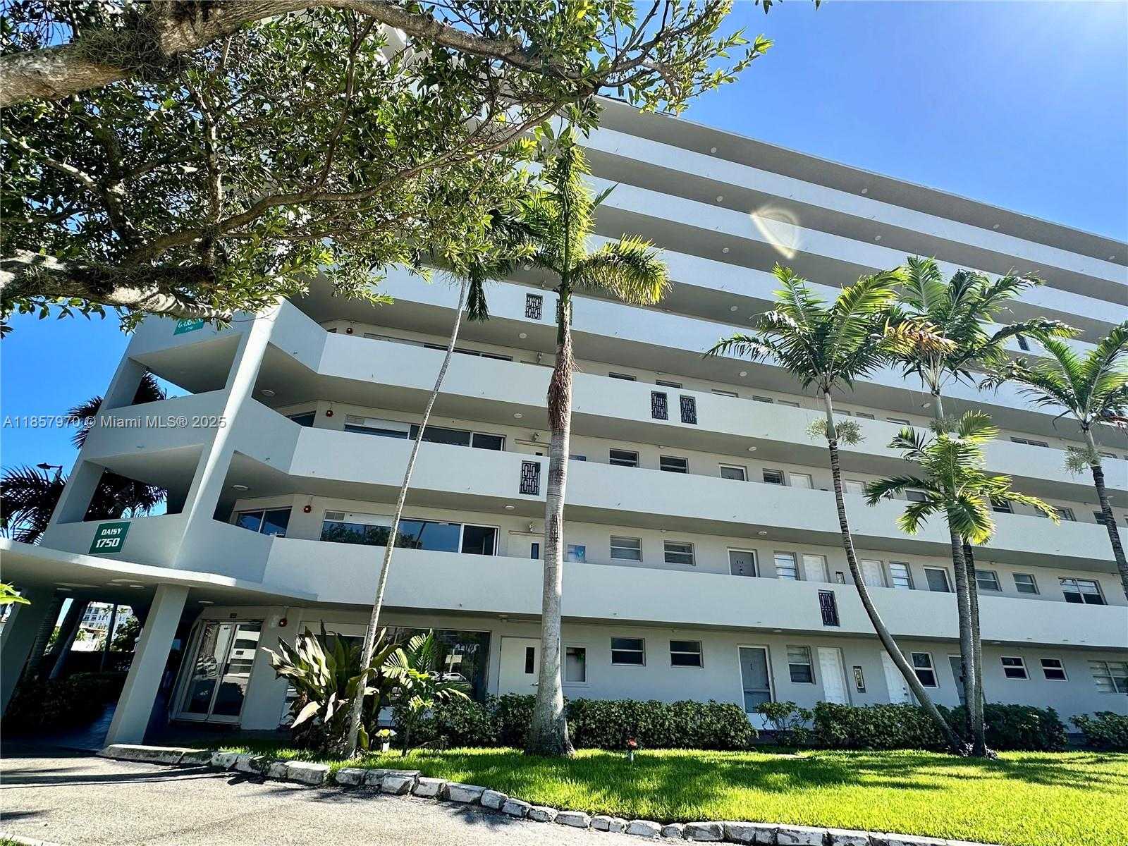 Small Image of 1750 NORTH EAST 191ST ST #105-1, Miami Number 22