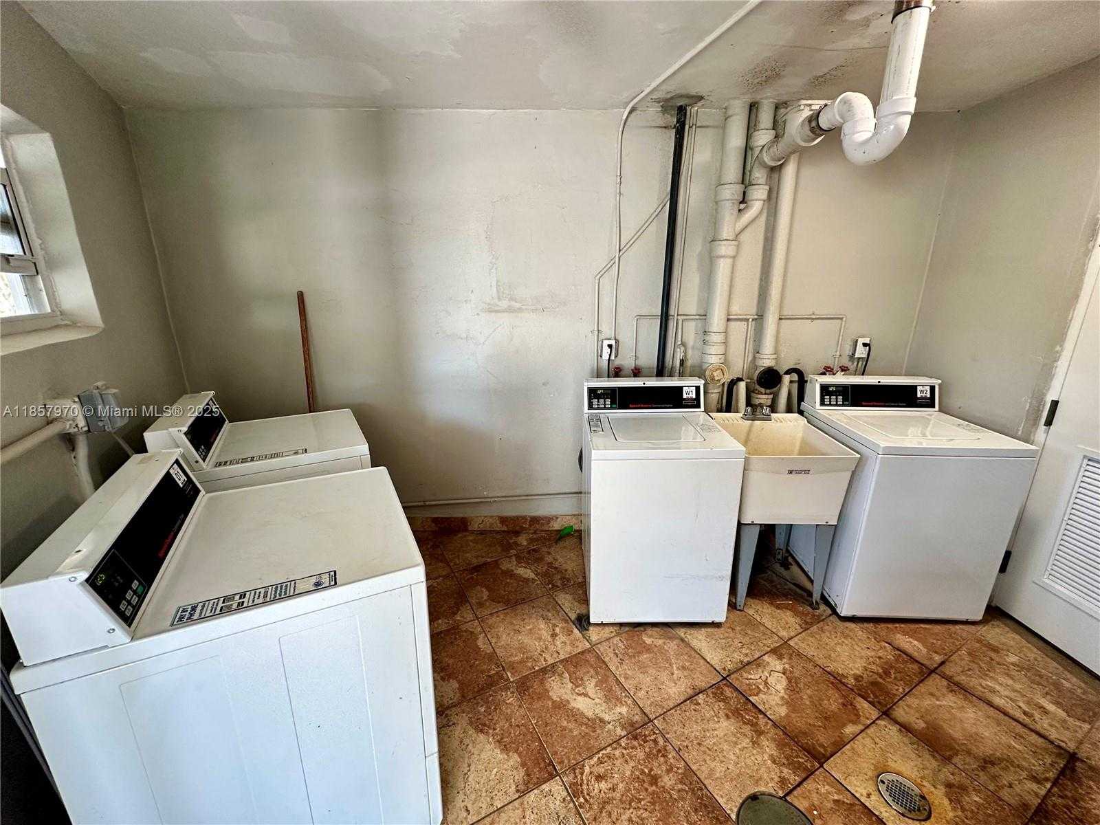 Small Image of 1750 NORTH EAST 191ST ST #105-1, Miami Number 24