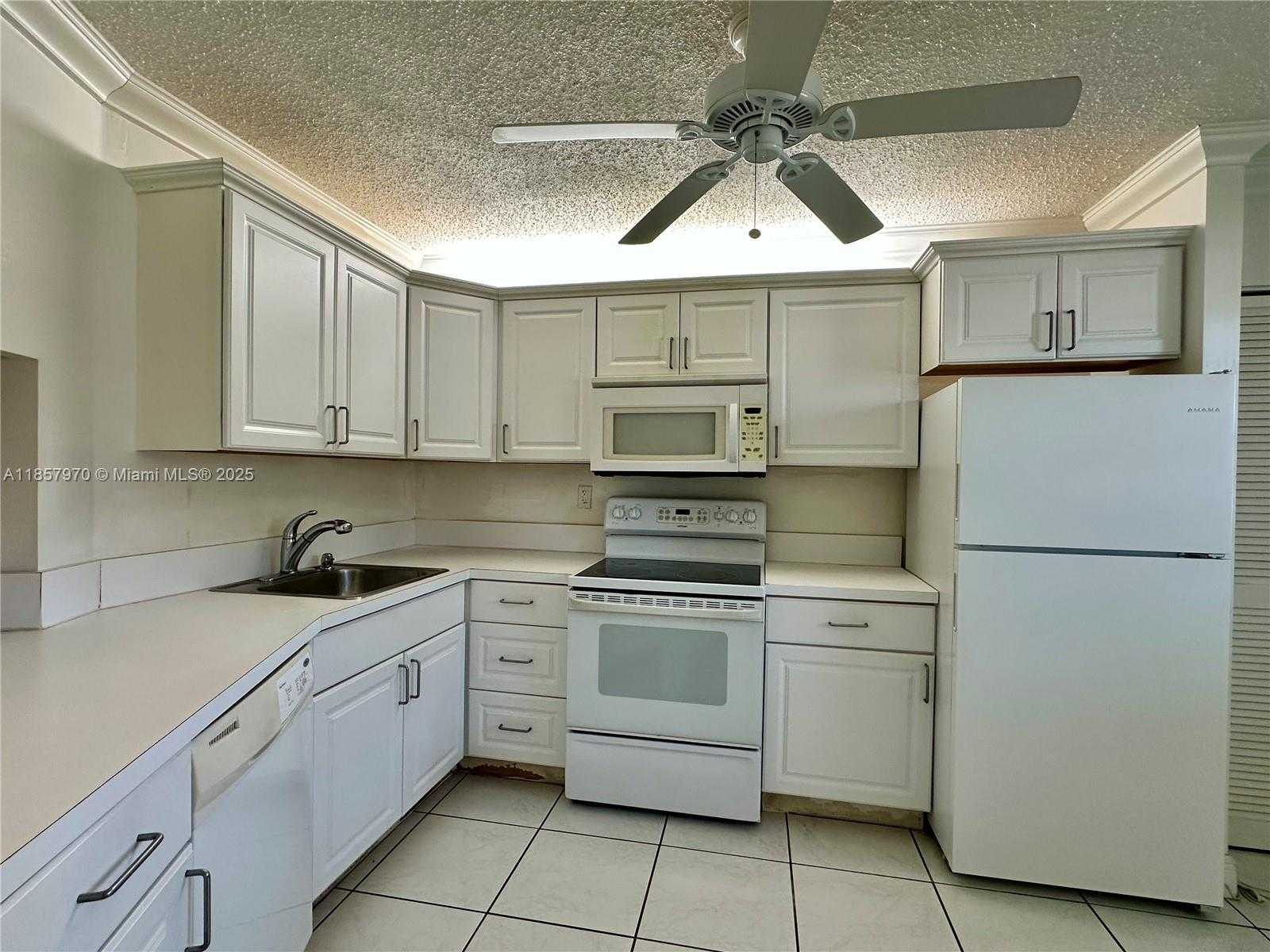 Small Image of 1750 NORTH EAST 191ST ST #105-1, Miami Number 4