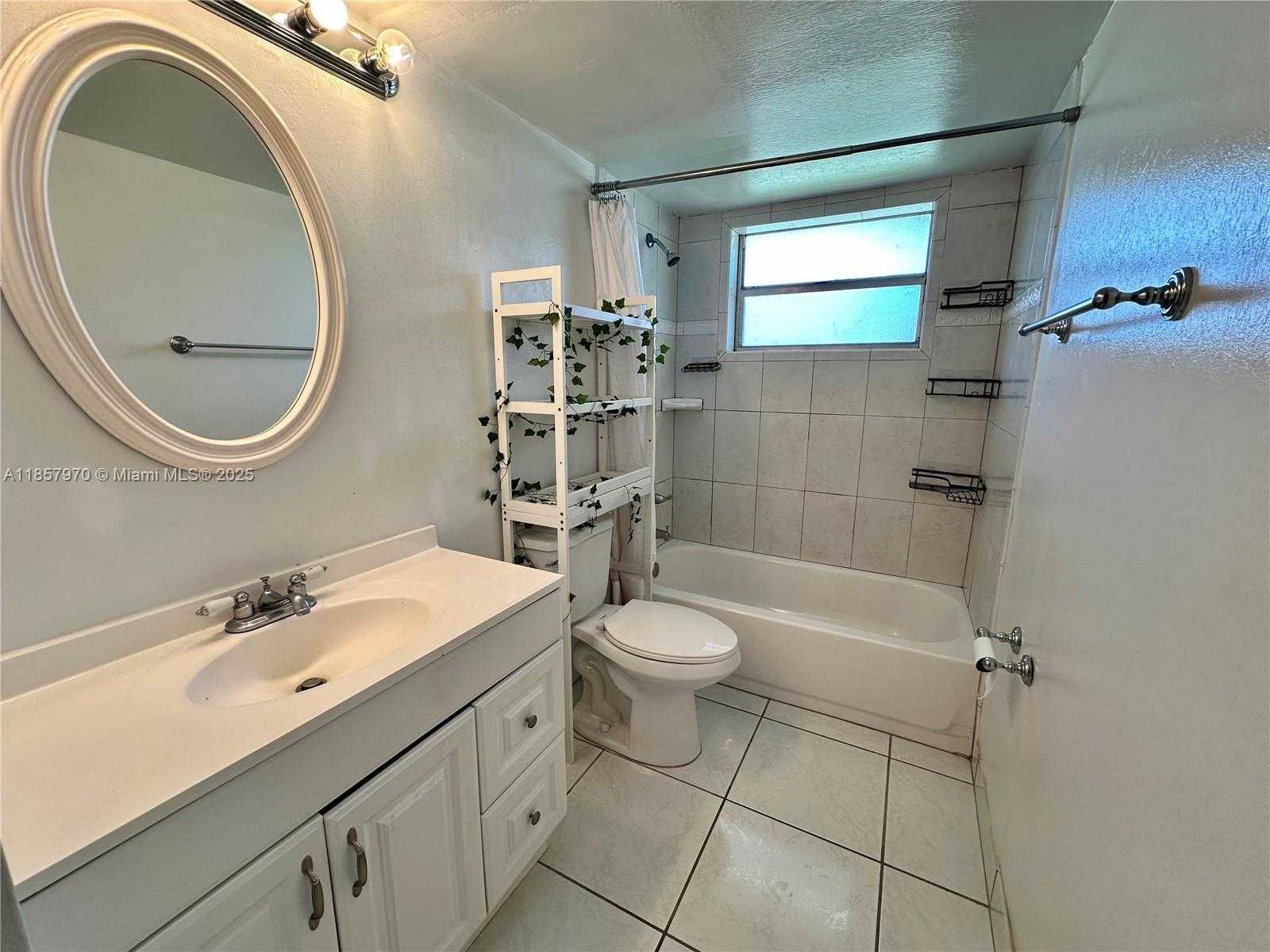Small Image of 1750 NORTH EAST 191ST ST #105-1, Miami Number 8
