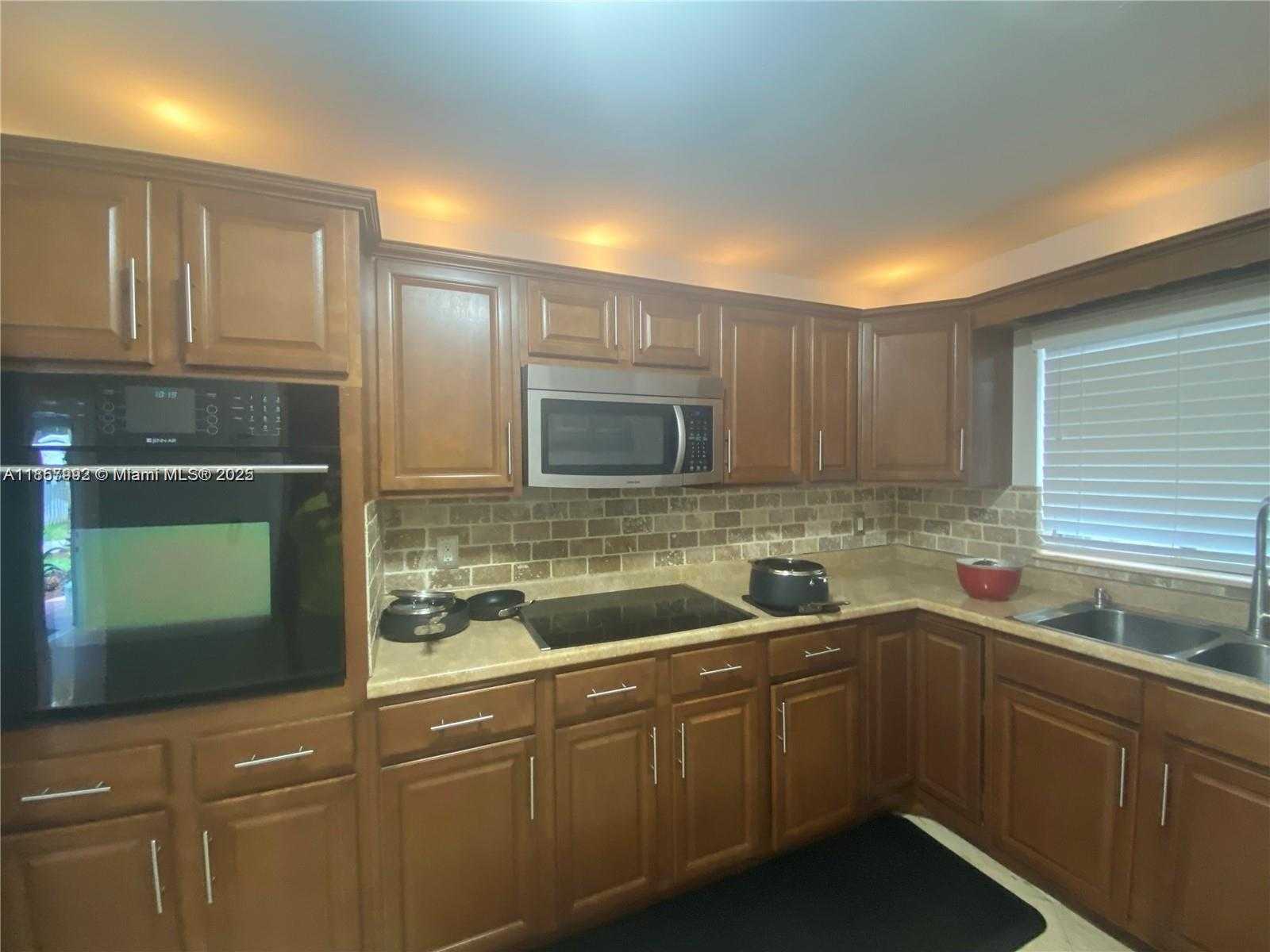 Small Image of 1750 NORTH EAST 40TH PL, Oakland Park Number 17